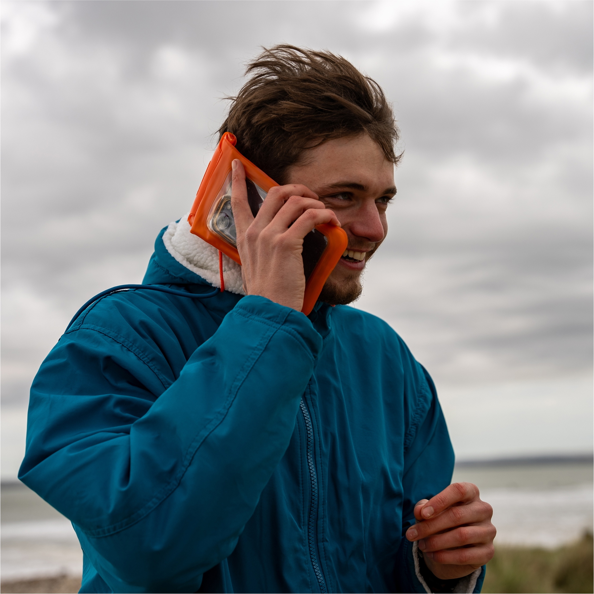 2026 Zone3 Drijfvermogen Waterdichte Telefoonhoes SA21WPP113 - Helder / Oranje